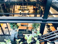 像是精品咖啡店的公共區域,寫東西、看書上網都很舒服