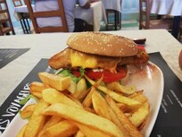 Des burgers sur dimensionnés 😂
Là le chicken avec un vrai poulet panés maison