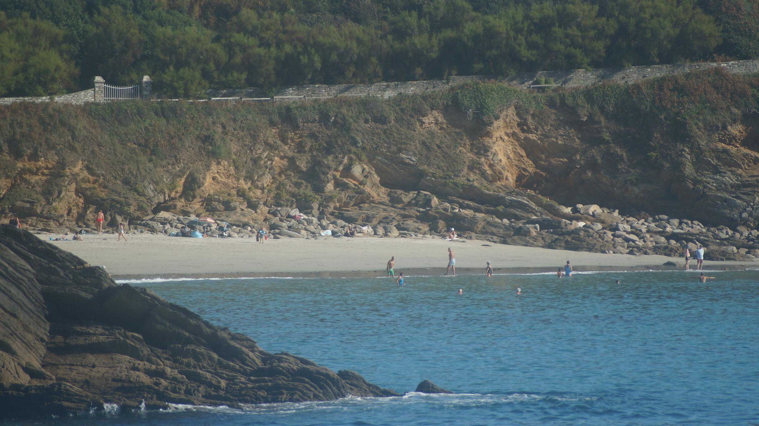 La plage accessible à pied du village vacances.