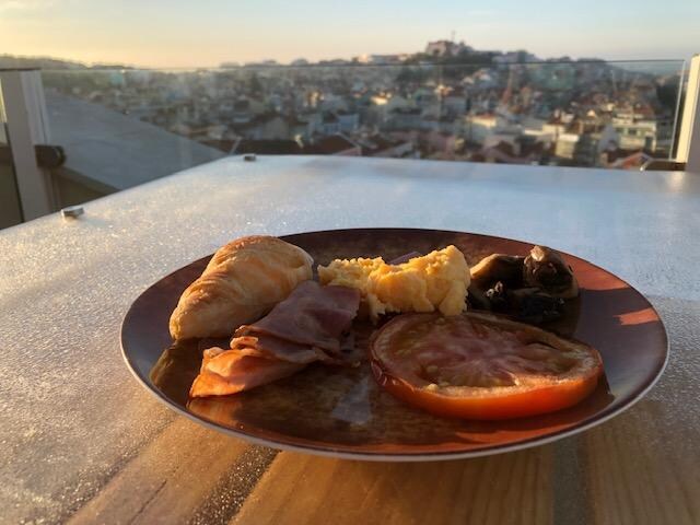朝食会場は眺めの良い屋上です