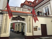 Shakespeare hotel entrance