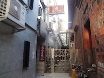 ホテルへの路地。これを探すのは大変です。