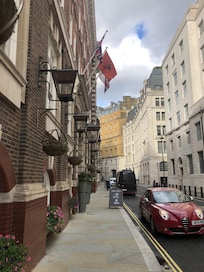 excellent location! walking distance to so many things! fun fact: two scenes from harry potter were filmed on this street!