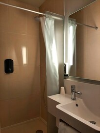 B&B Hotel Valenciennes, bathroom | Valenciennes, Département Nord, France