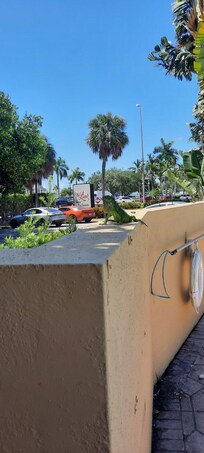 Very kind and helpful stuff. Easy chicken and check out. Breakfast is good good bagels and milk and juice