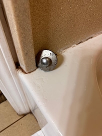 Dirty tub surround