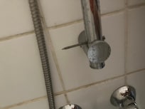 Duschstange mit Nagel