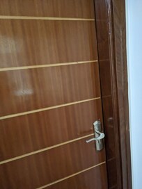 Porta della camera chiusa perché non avevano avuto tempo di pulirla. Noindiamo arrivati alle 19,30 di sera