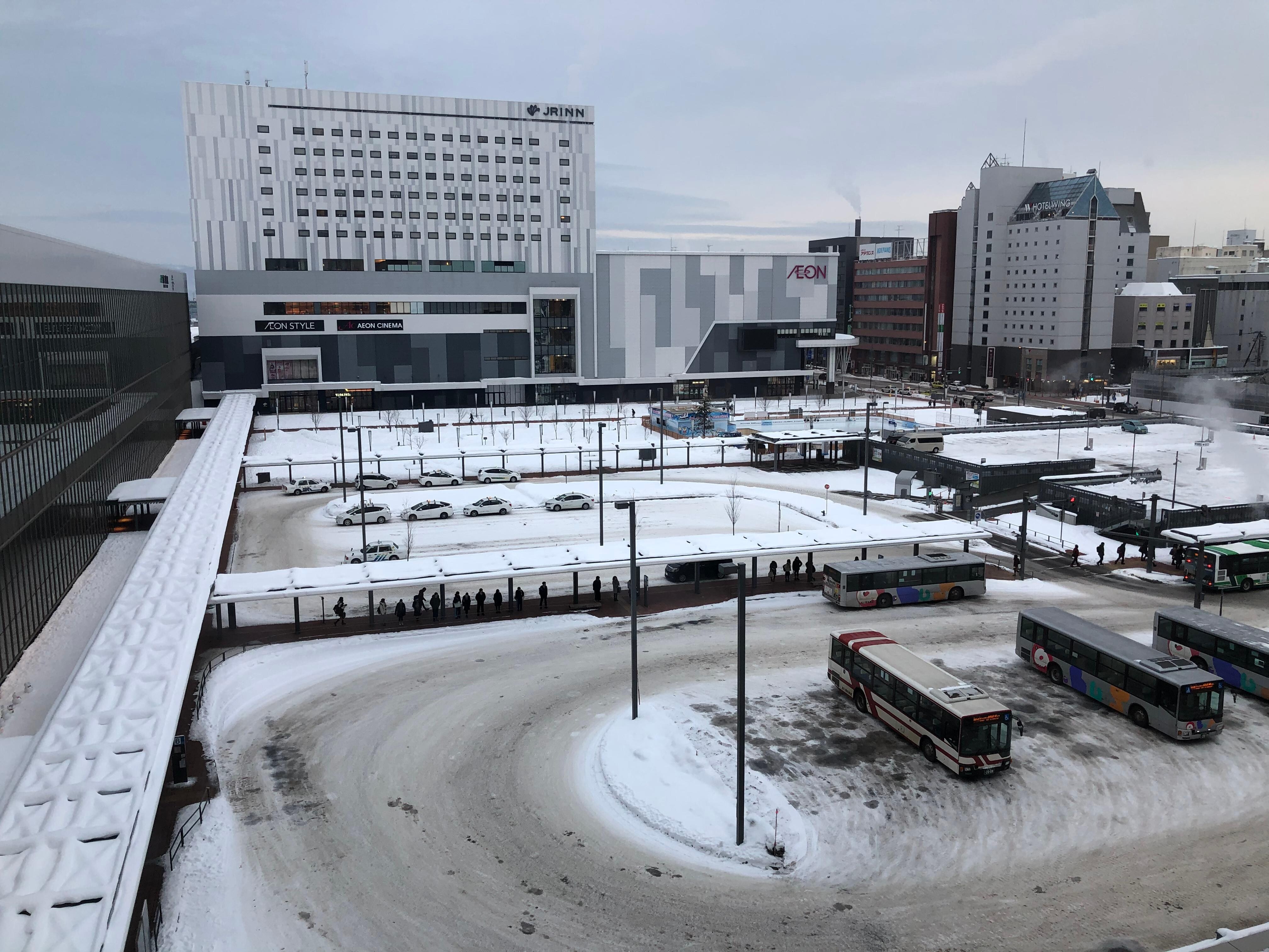 飯店餐廳往外看