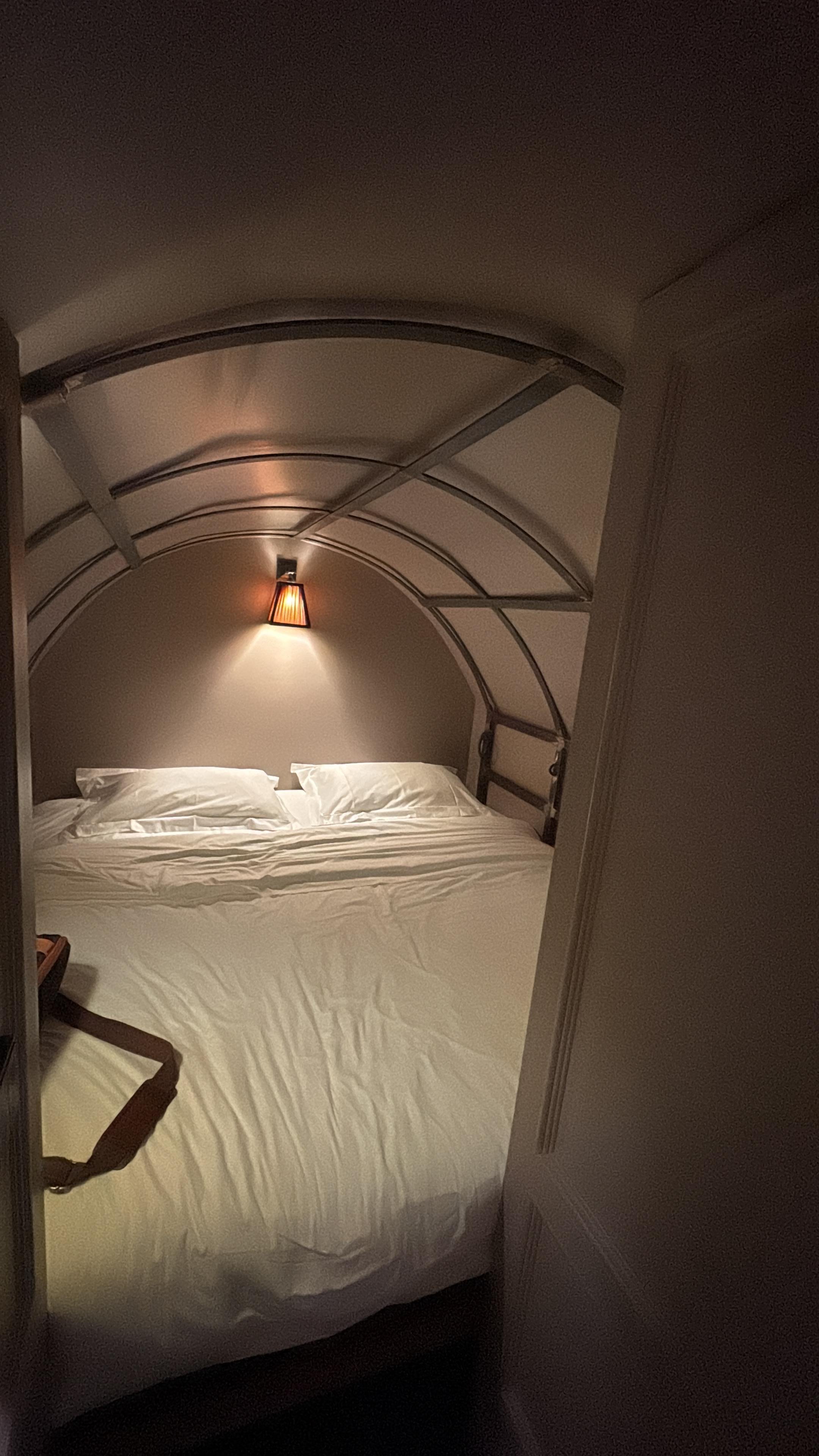 King size bed in alcove