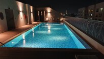 La piscina abierta durante muchas horas