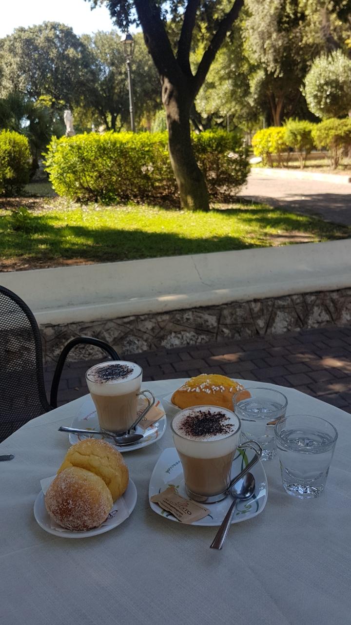 Italian breakfast in Jardins;)