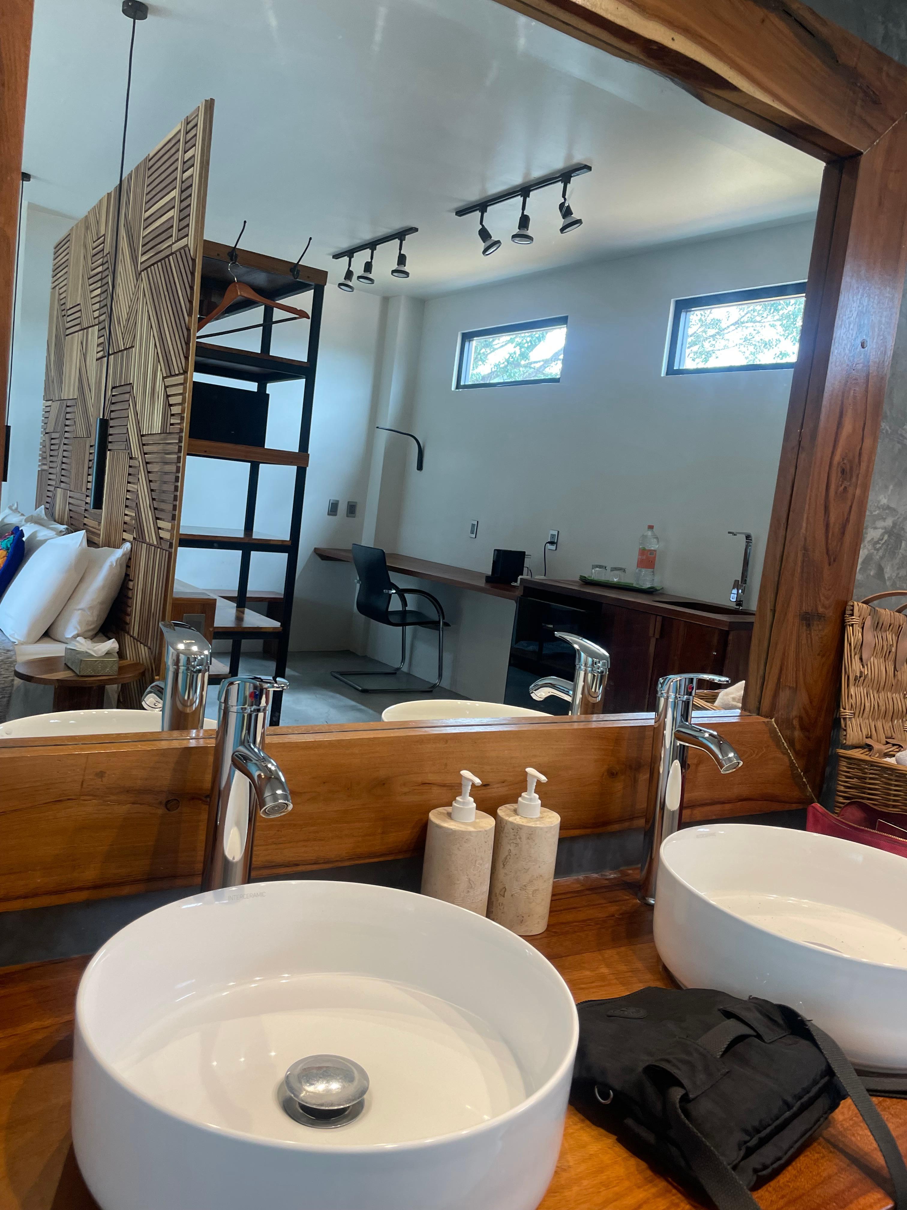 The room cute bathroom to the left🤢