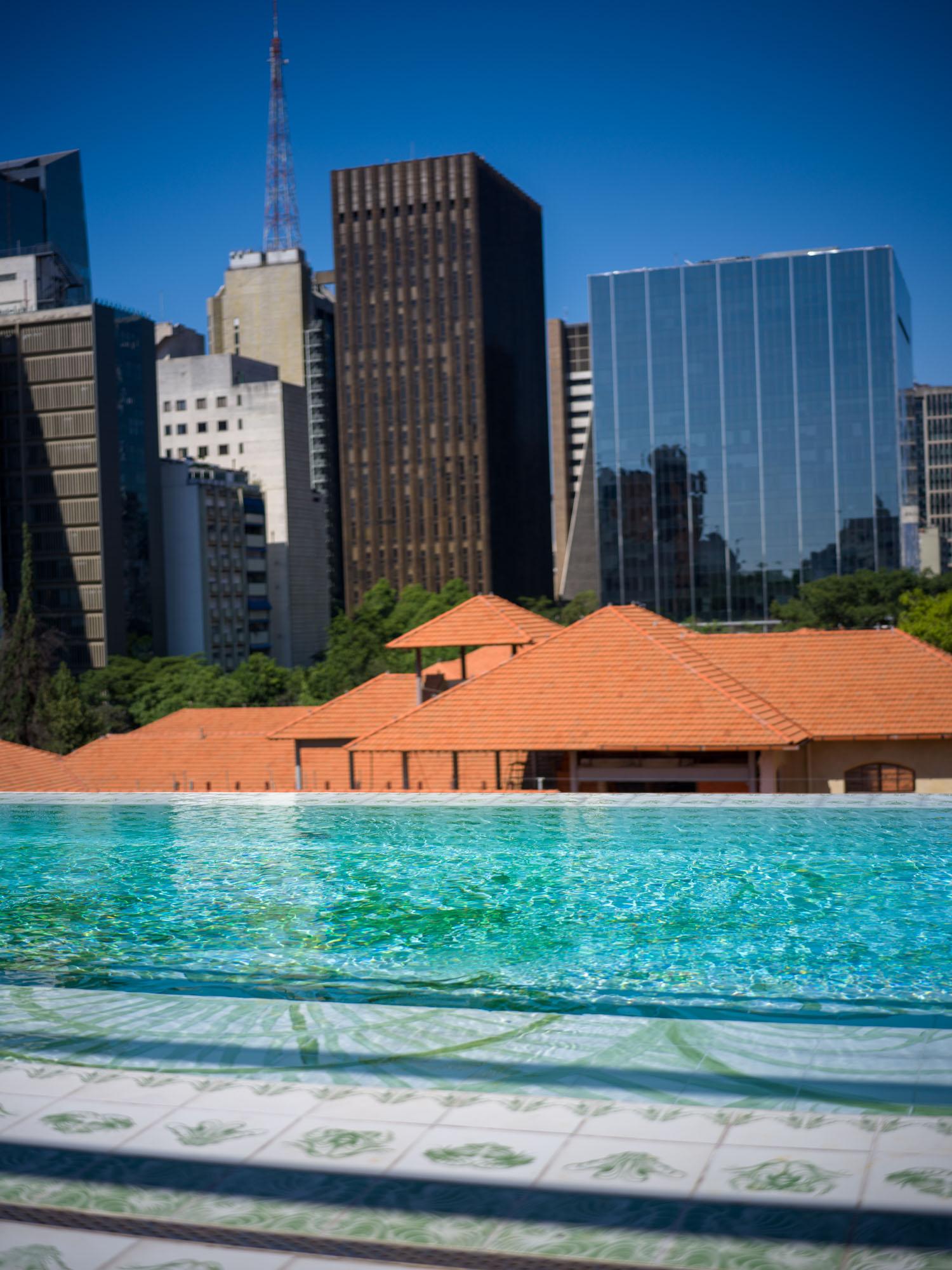 Roof top view over the pool