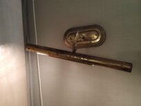 Lampe murale penchée et oxydée