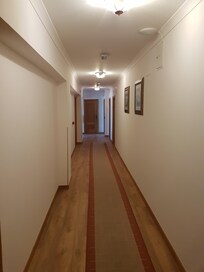 Gänge zu den Zimmern