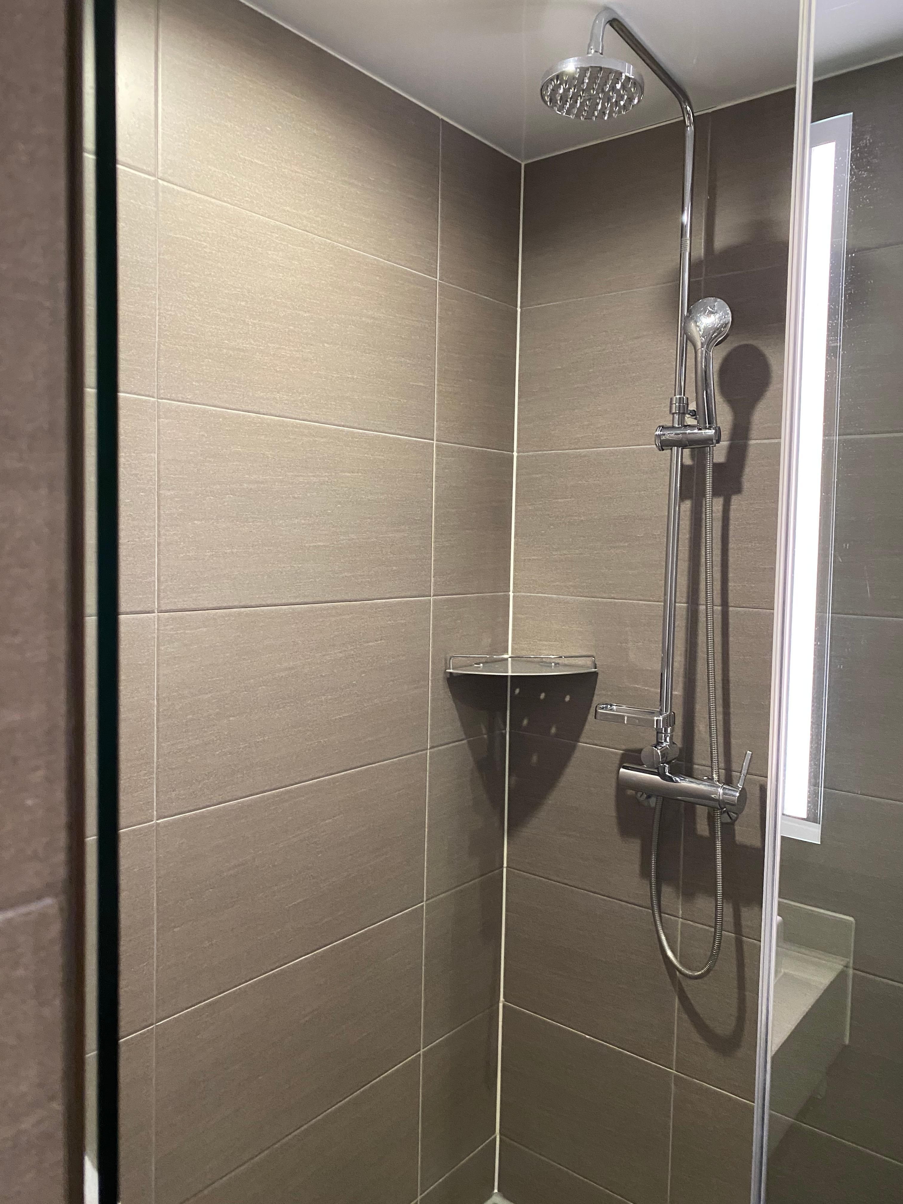 シャワールーム