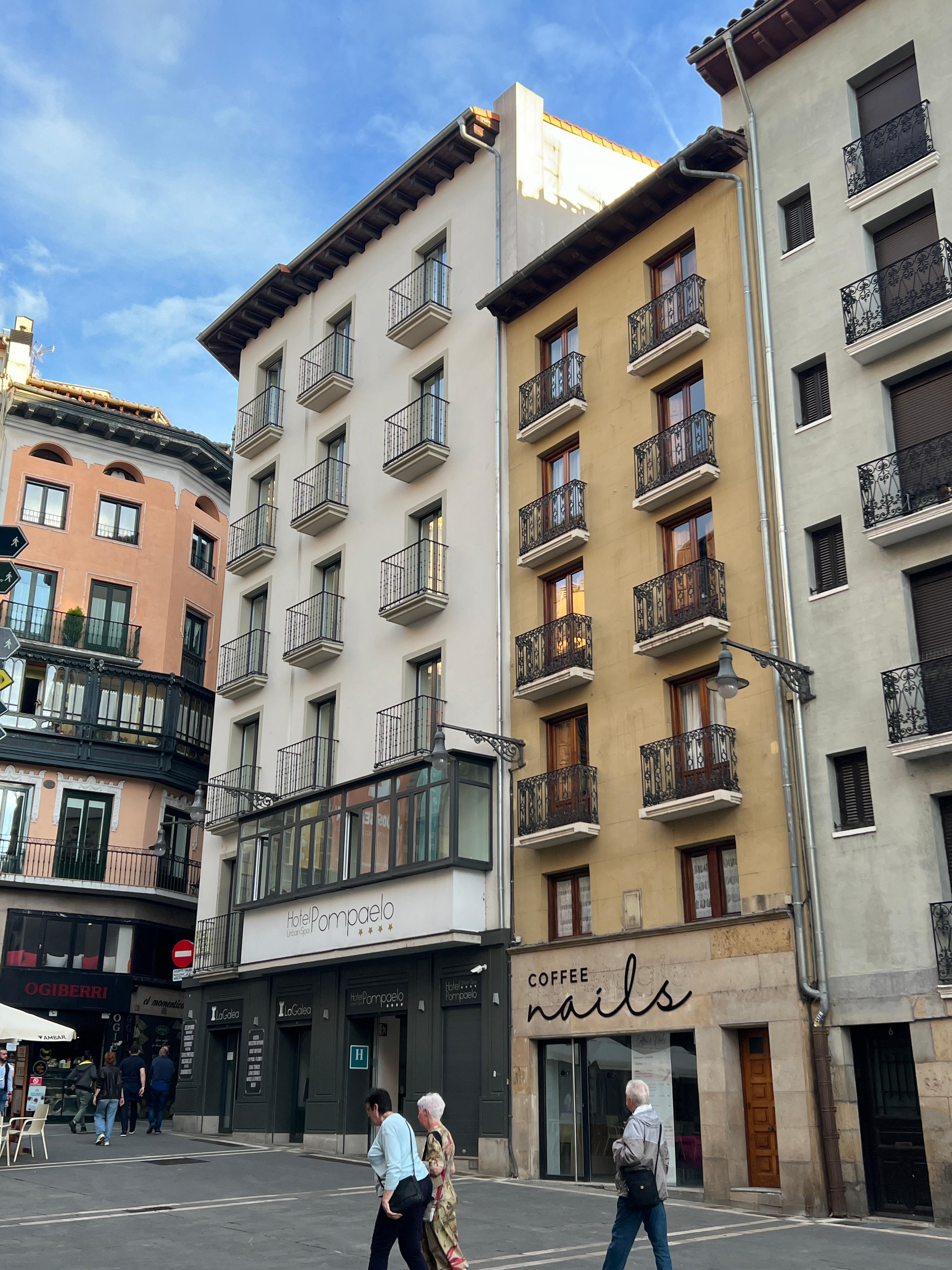 Facade facing the Plaza Consistorial