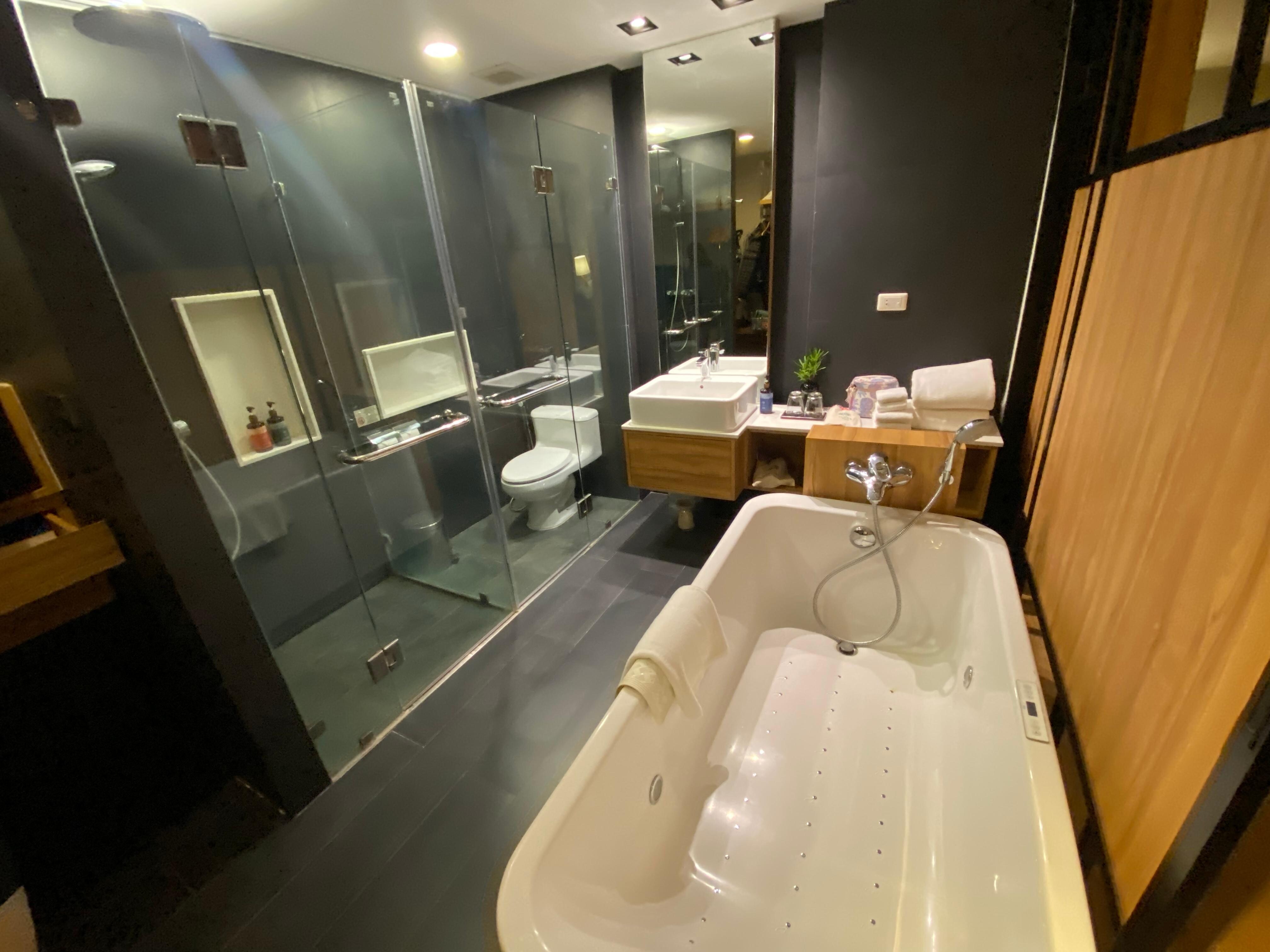 トイレ、バス廻り