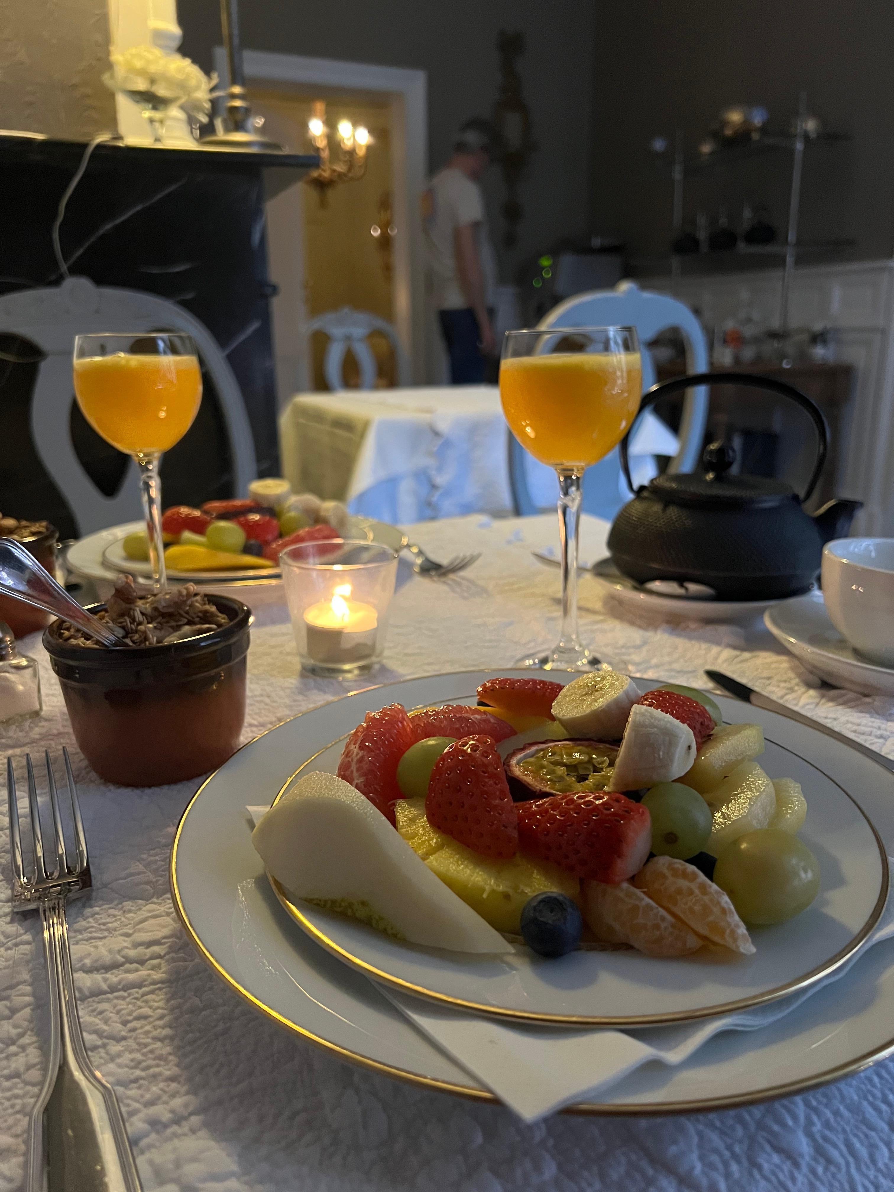 Fresh fruit granola and yoghurt