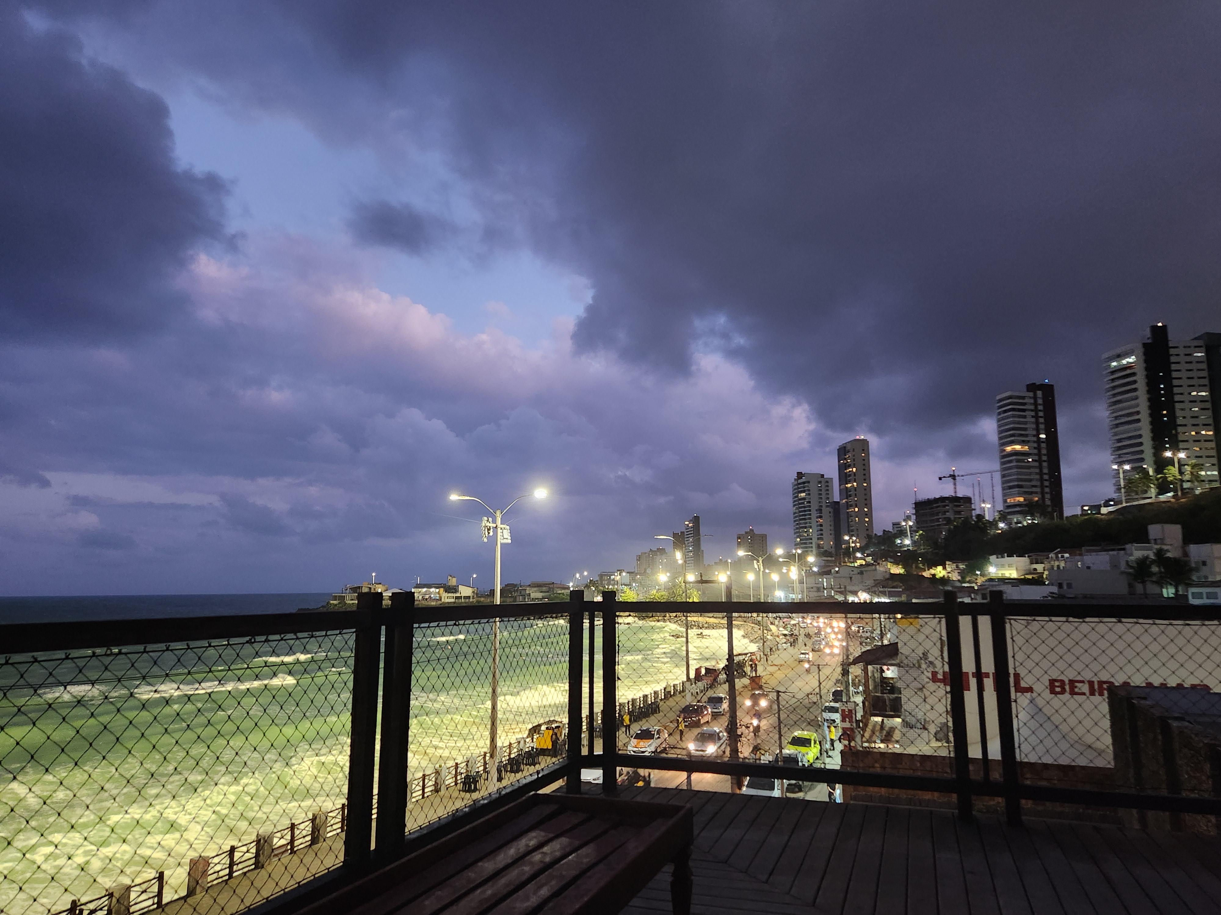 Foto tirada a noite, praia dos artistas