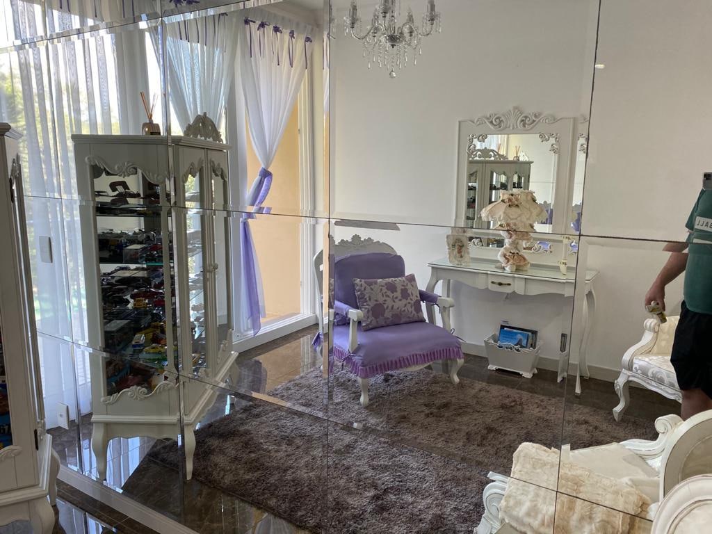 Coleção de Carrinhos com painel de Espelhos