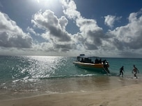 Ocean Safari tours at Mackay Cay