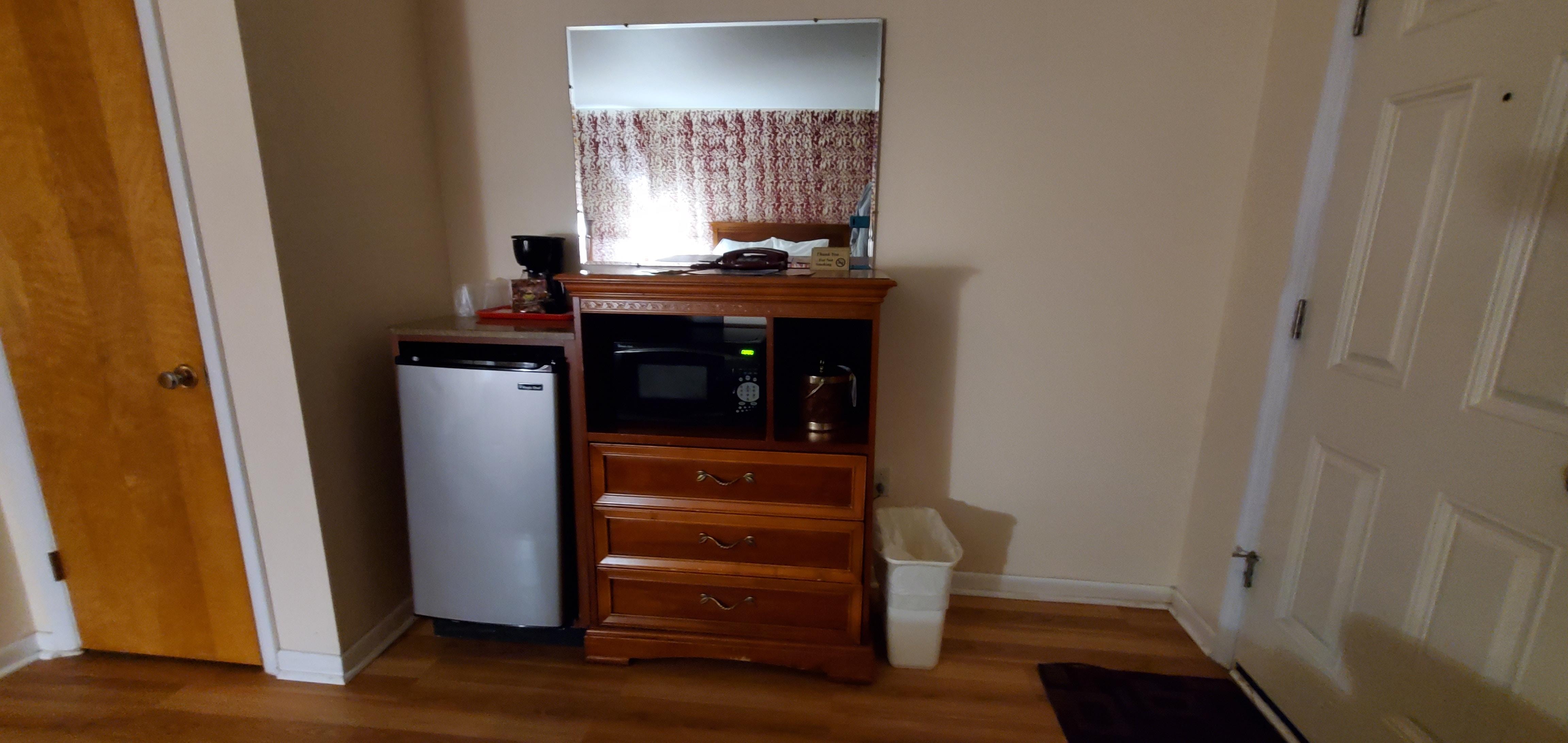 Fridge and microwave. Extra pillows and blankets were in the closet.