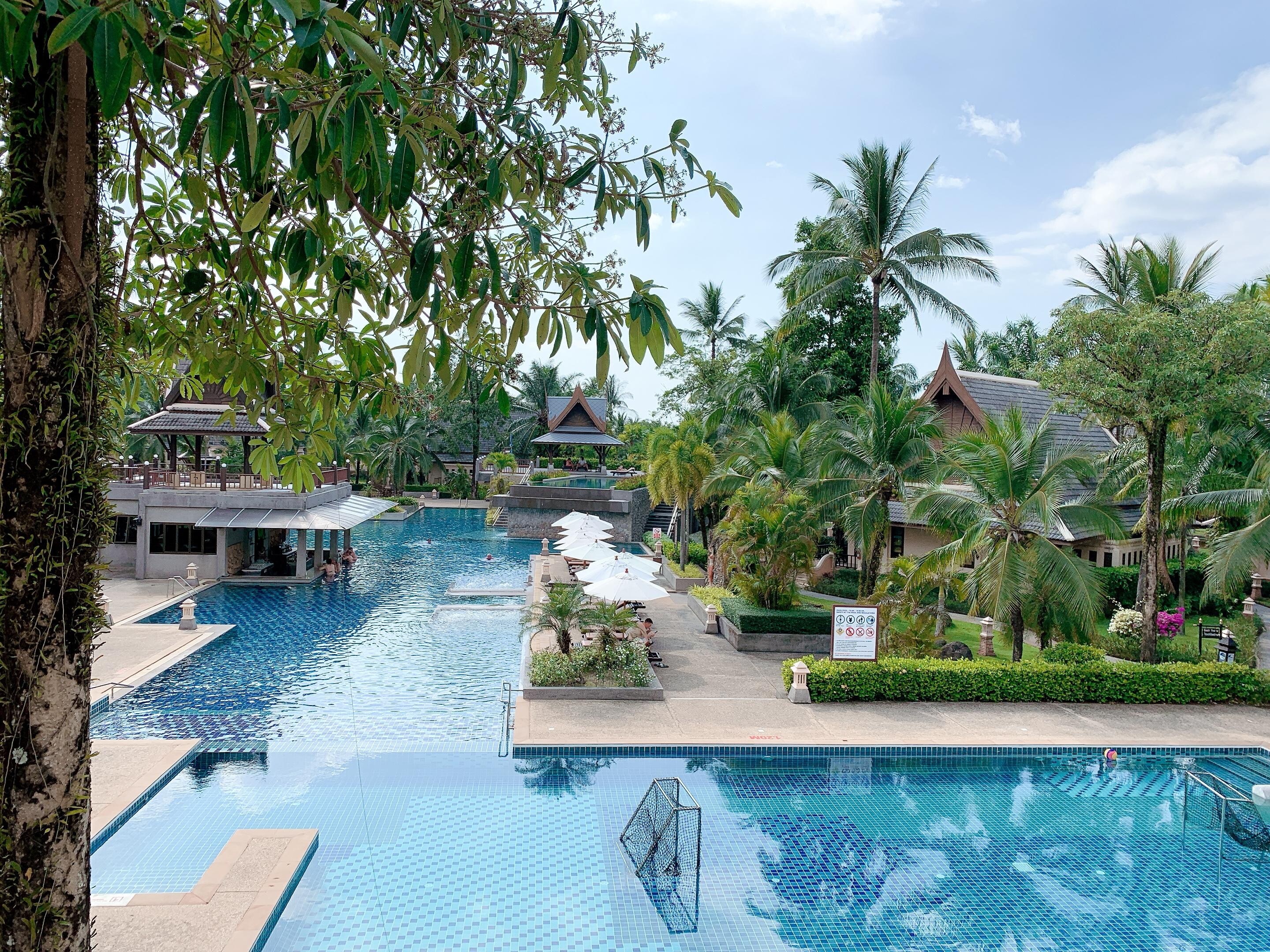 屋内プール
プールバーがあった