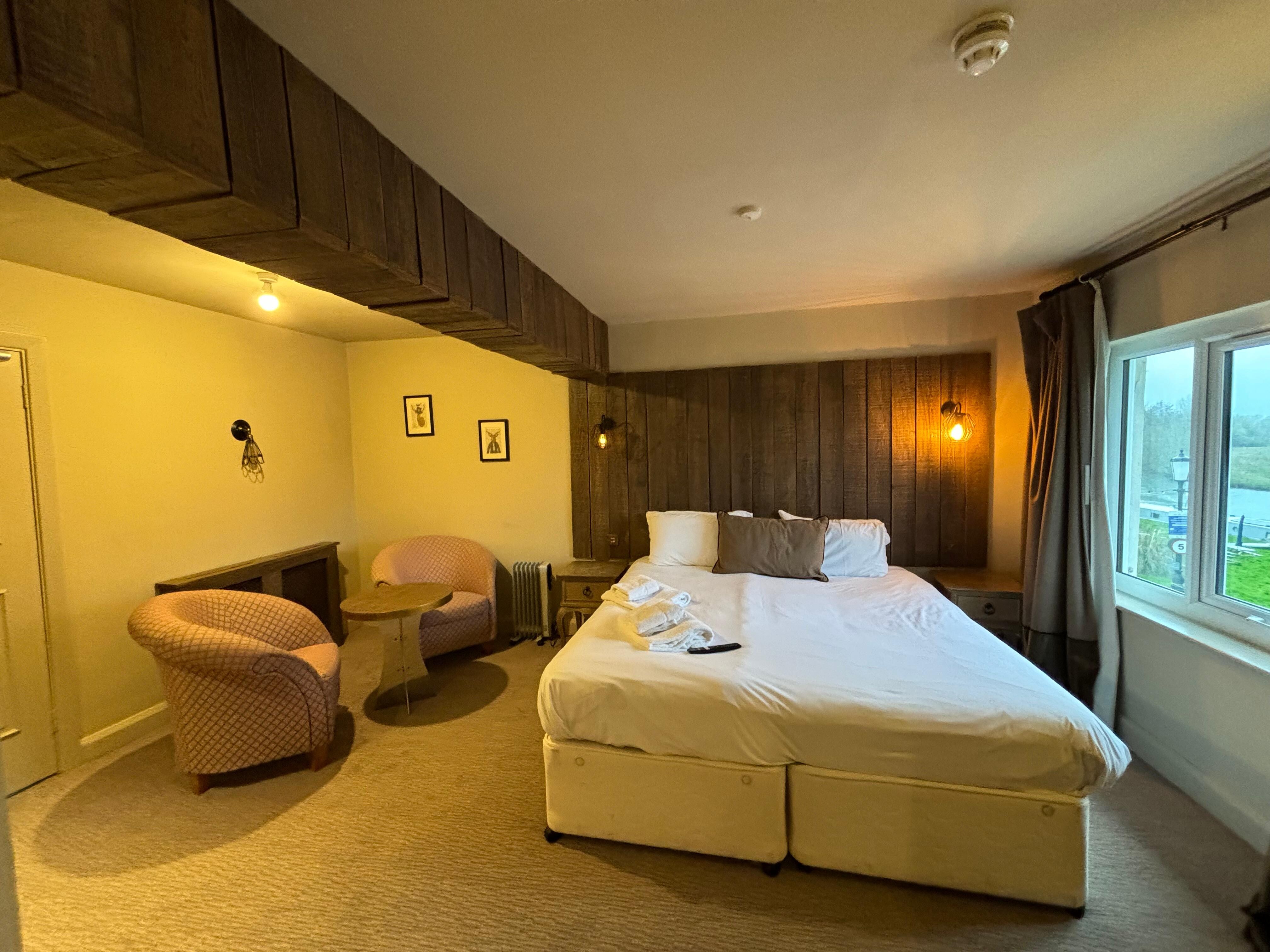 Room was clean spacious and decor was gorgeous 