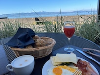 Best breakfast we‘ve had at a hotel. Delicious food, gorgeous views!