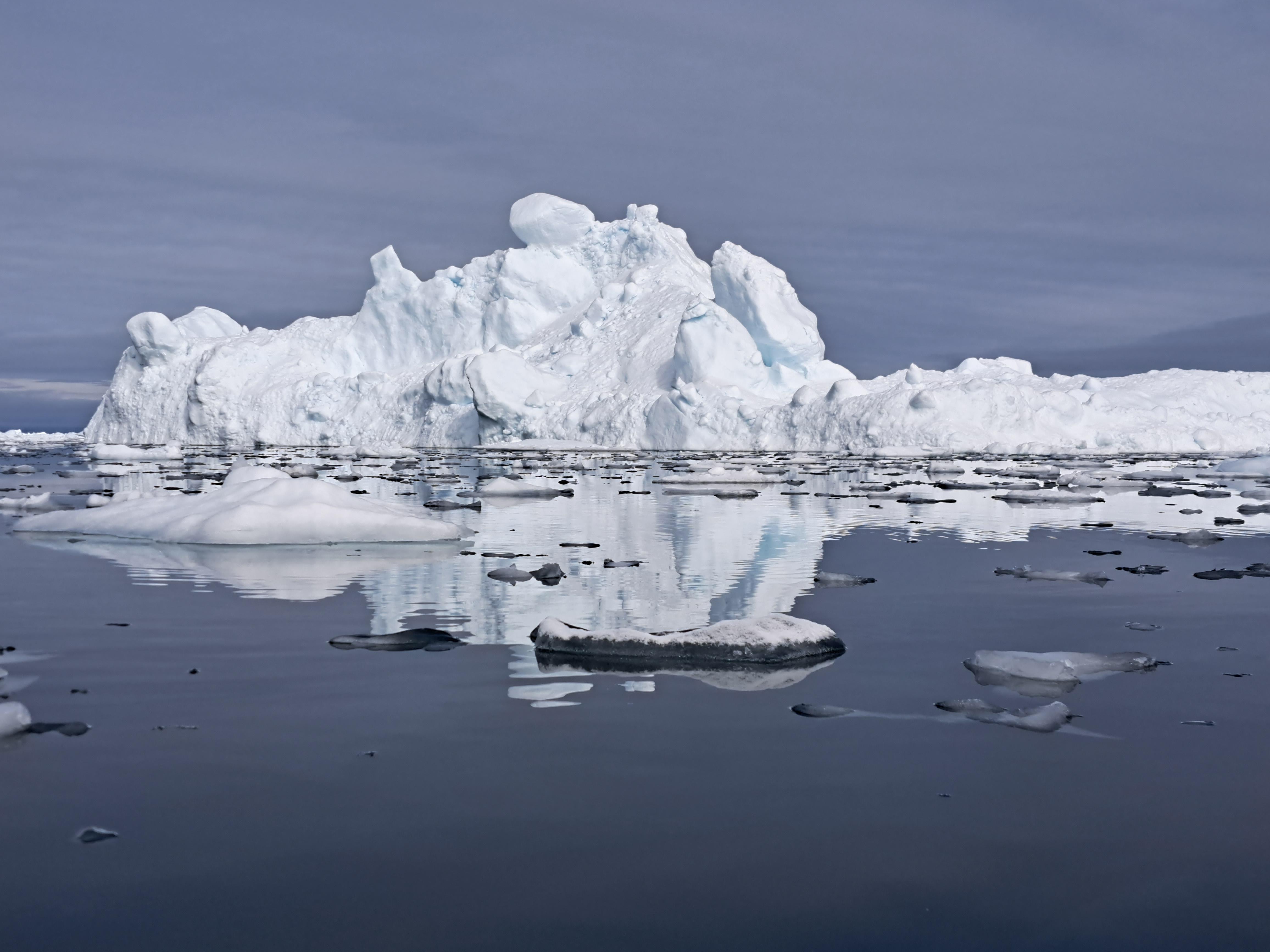 Kayaking inmitten der Eisberge