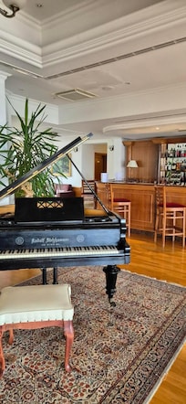 Aufenthaltsraum mit Bar
