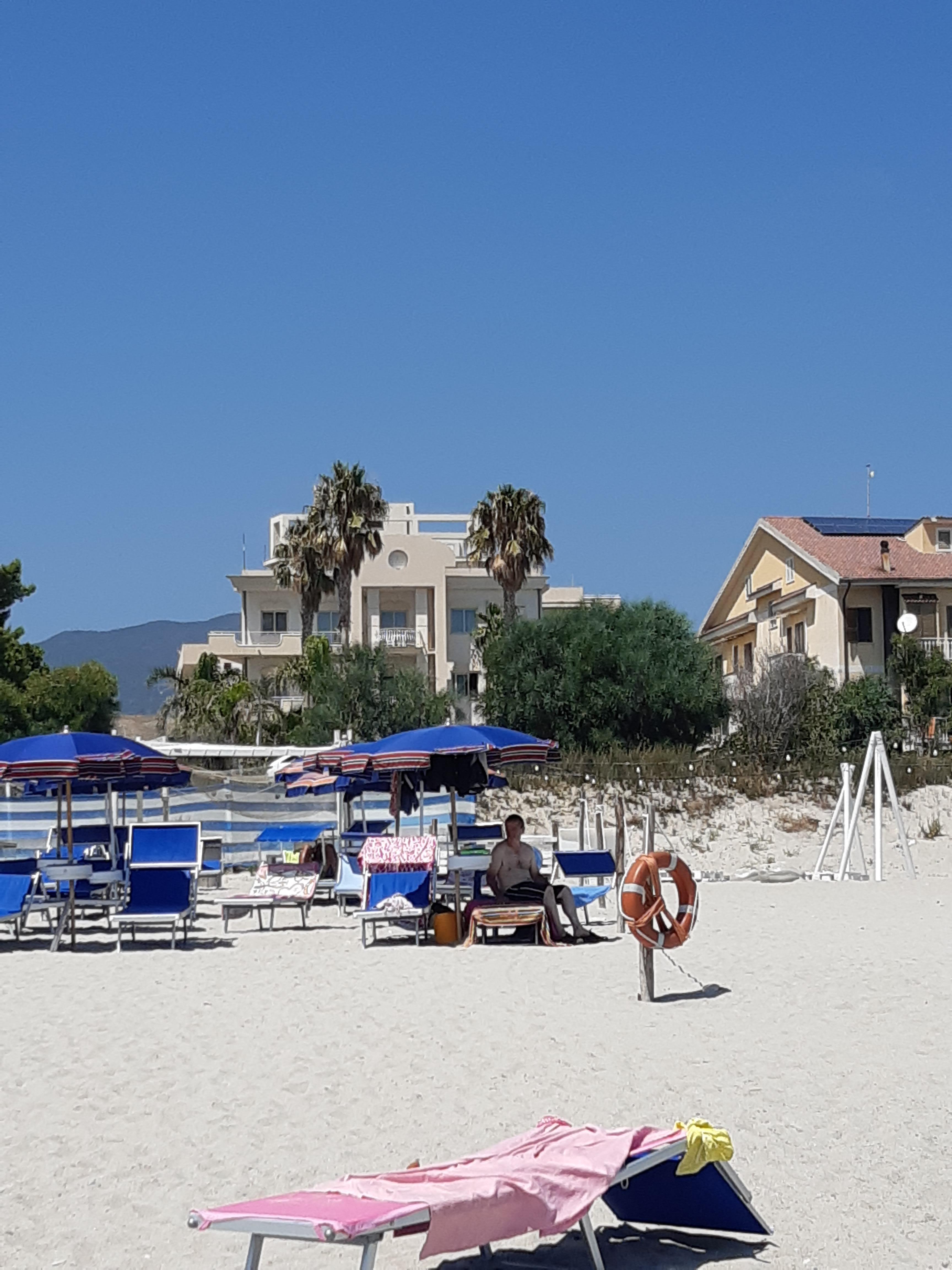 Hotel fronte mare con lido