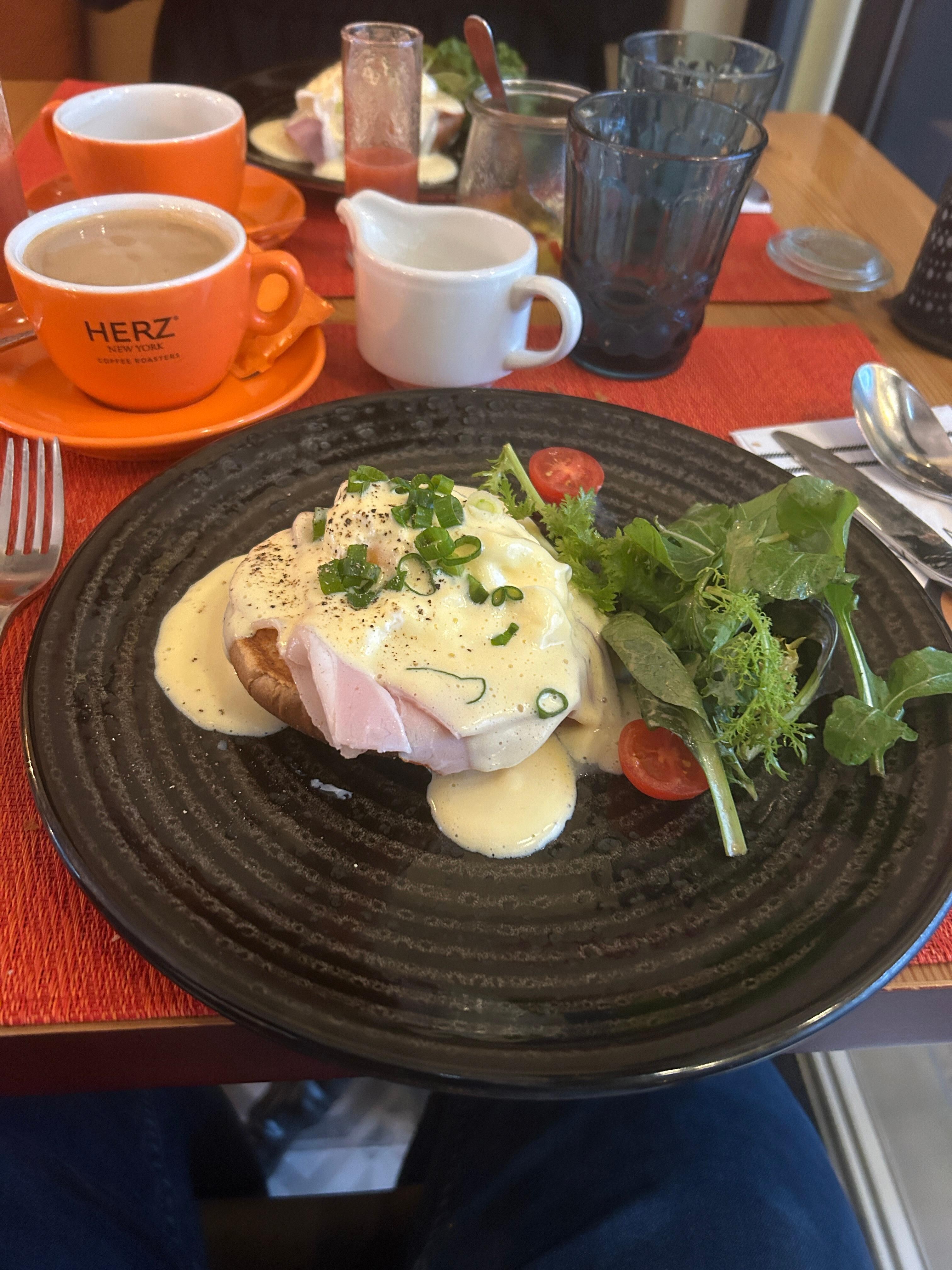 Egg benedict til morgenmad 