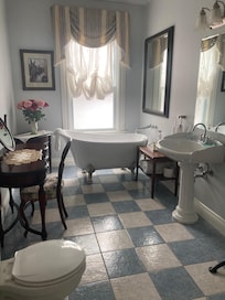Amelia Earhart room