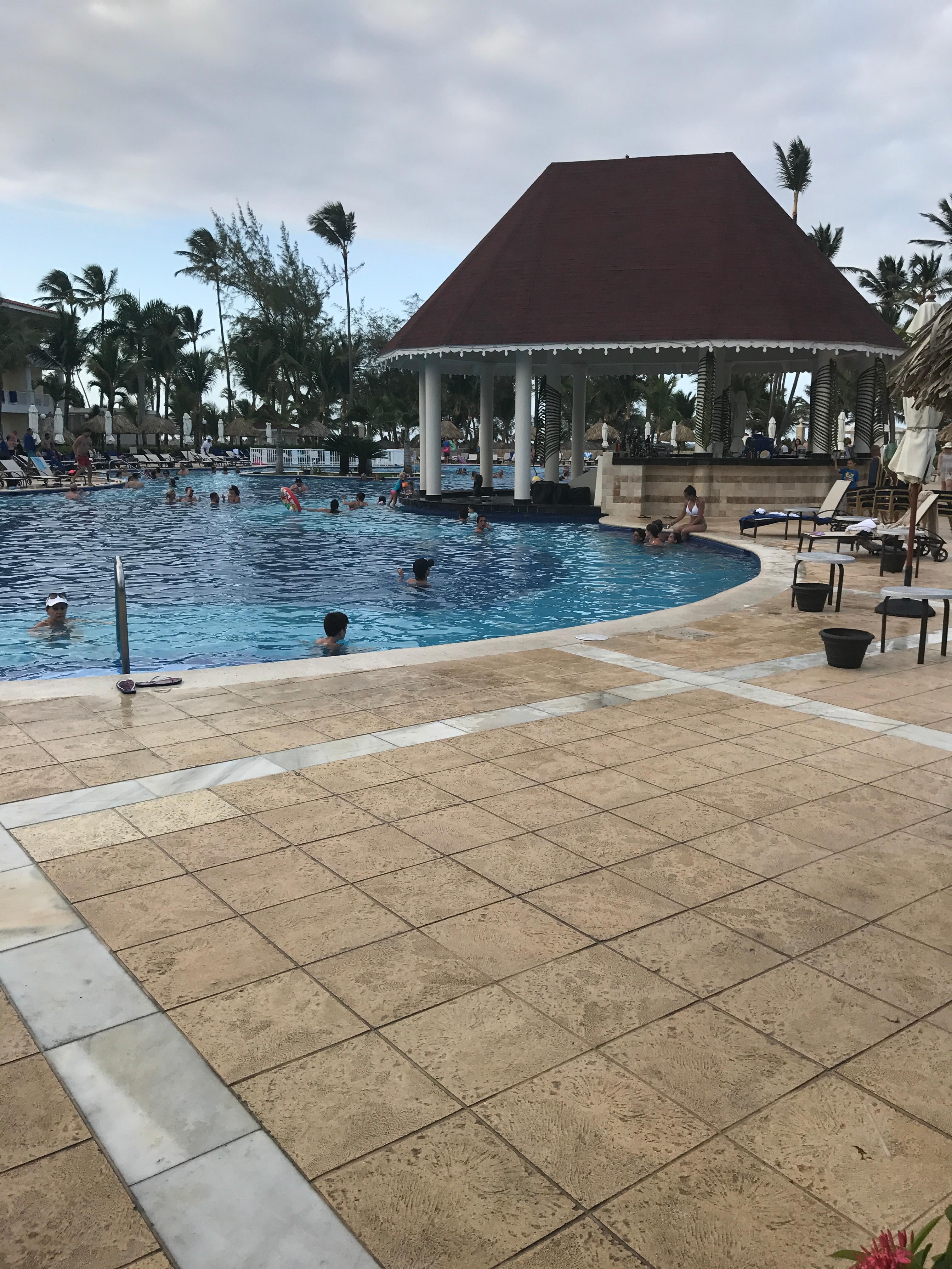Esmeralda pool bar
