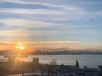 Amanecer en Estambul desde el último piso del hotel.