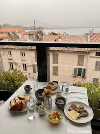 The breakfast