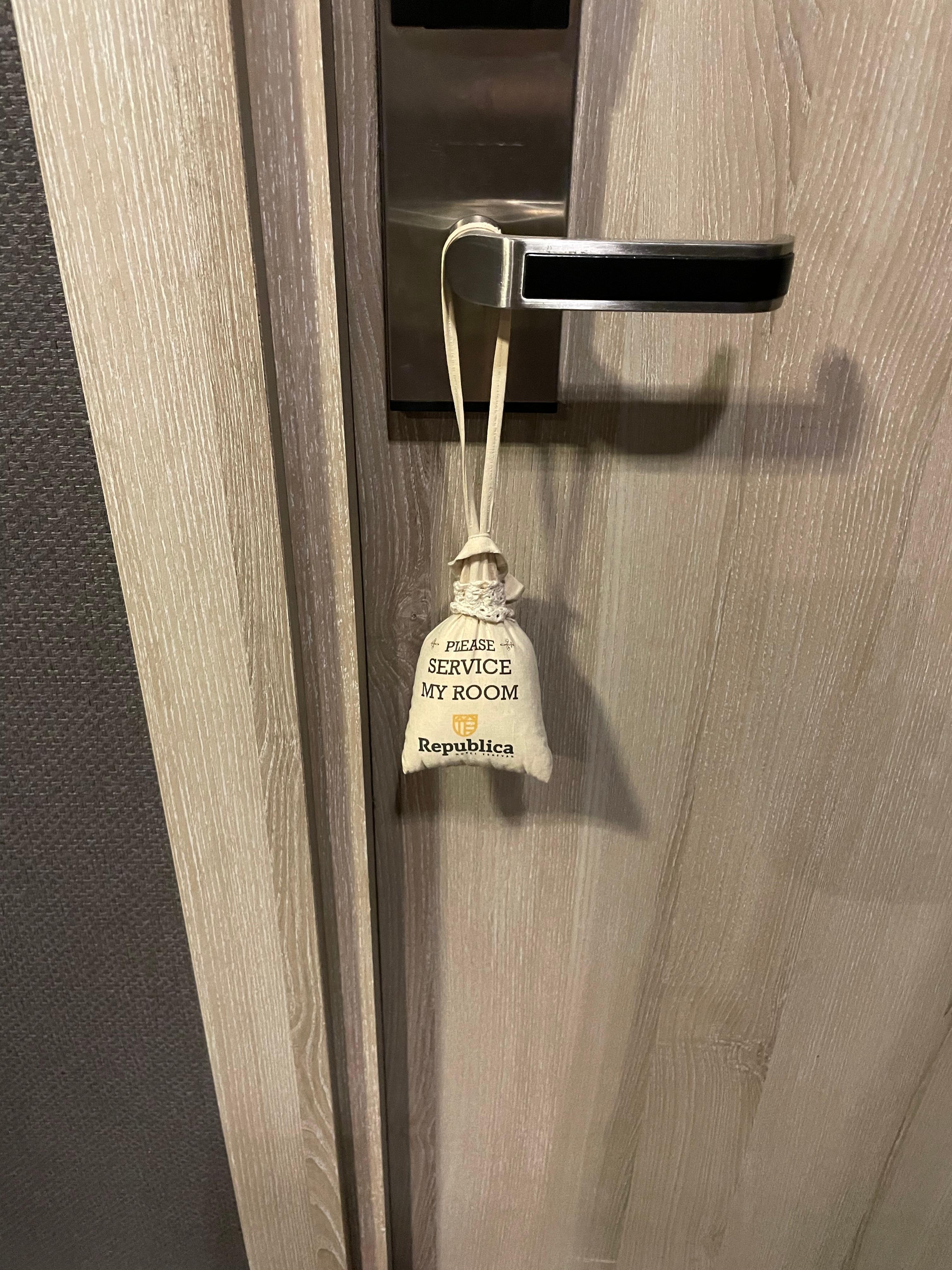 Cool ”stör ej”-skylt