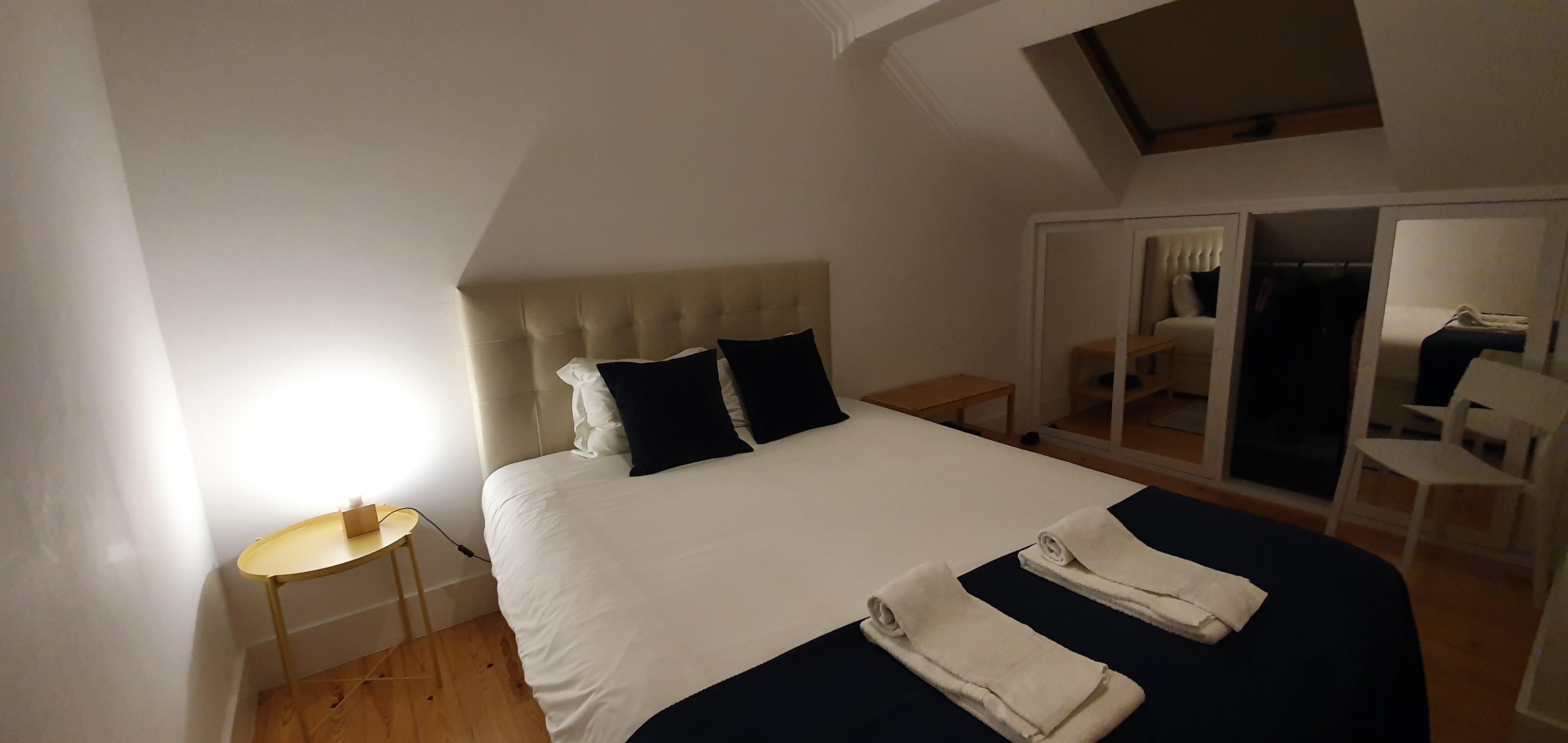 침실입니다. 침대 정말 편하고 좋습니다.