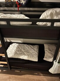 Køjesengene som vi selv skulle gøre soveklar.