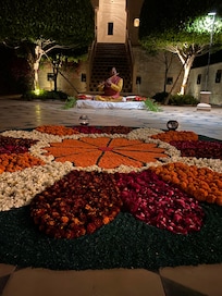 Flour carpet and musician in the garden