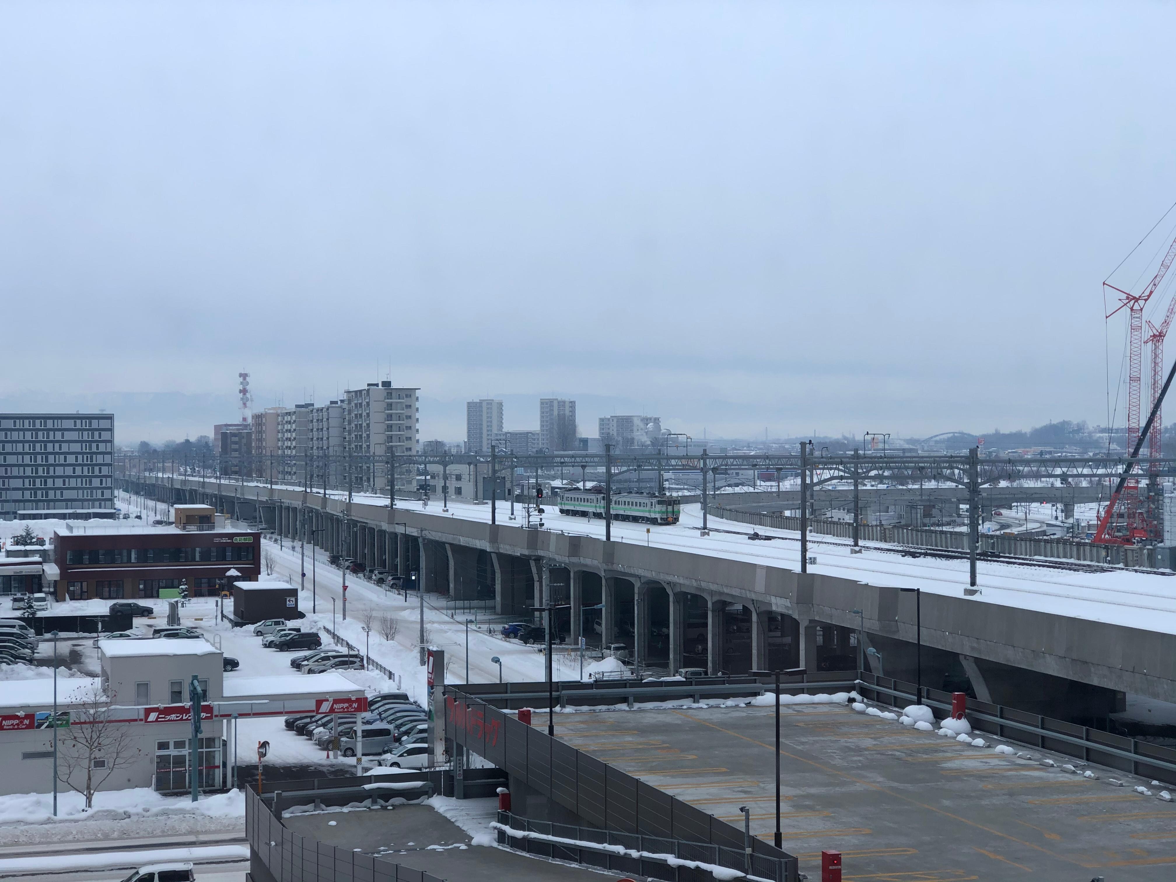 房間窗戶往外看