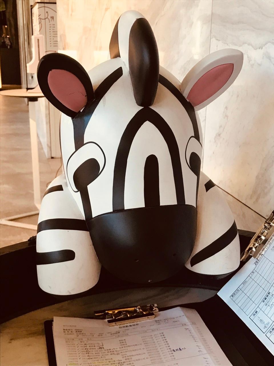 Nice location to the nice foods restaurant and art museum. Inside hotel design is good.  Room is very comfortable.  