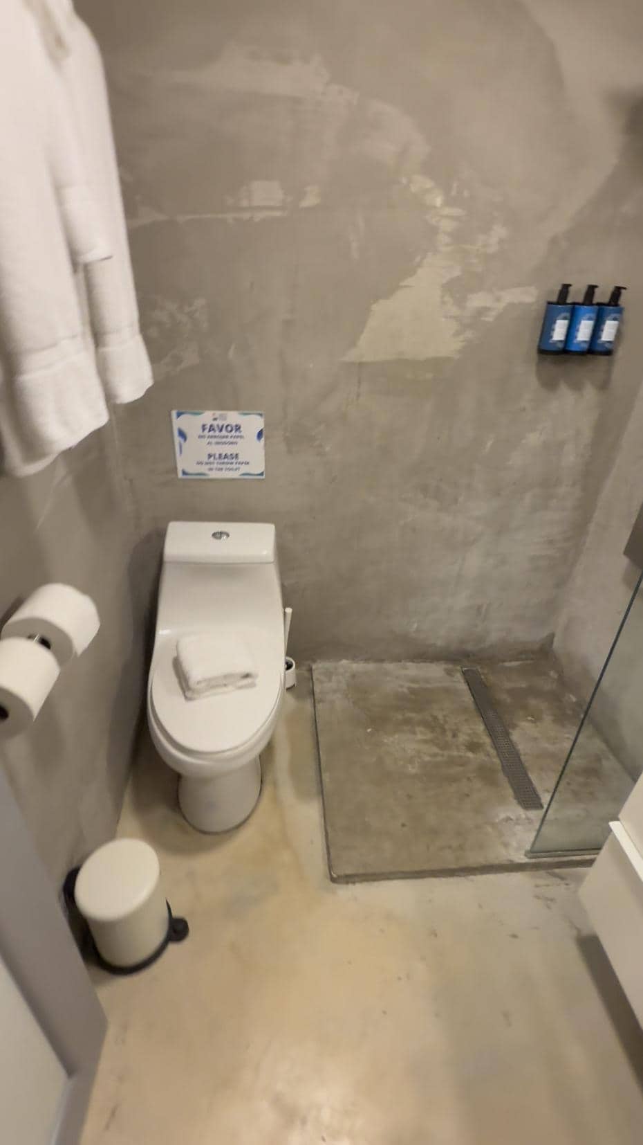 Be careful, Under Construction🚨🚨🚨🚨 Waiting for bathrooms tiles😩😩Anyone said wet rough porous surfaces🤮🤮🤮🤮🤮 Wet paper hazard😂