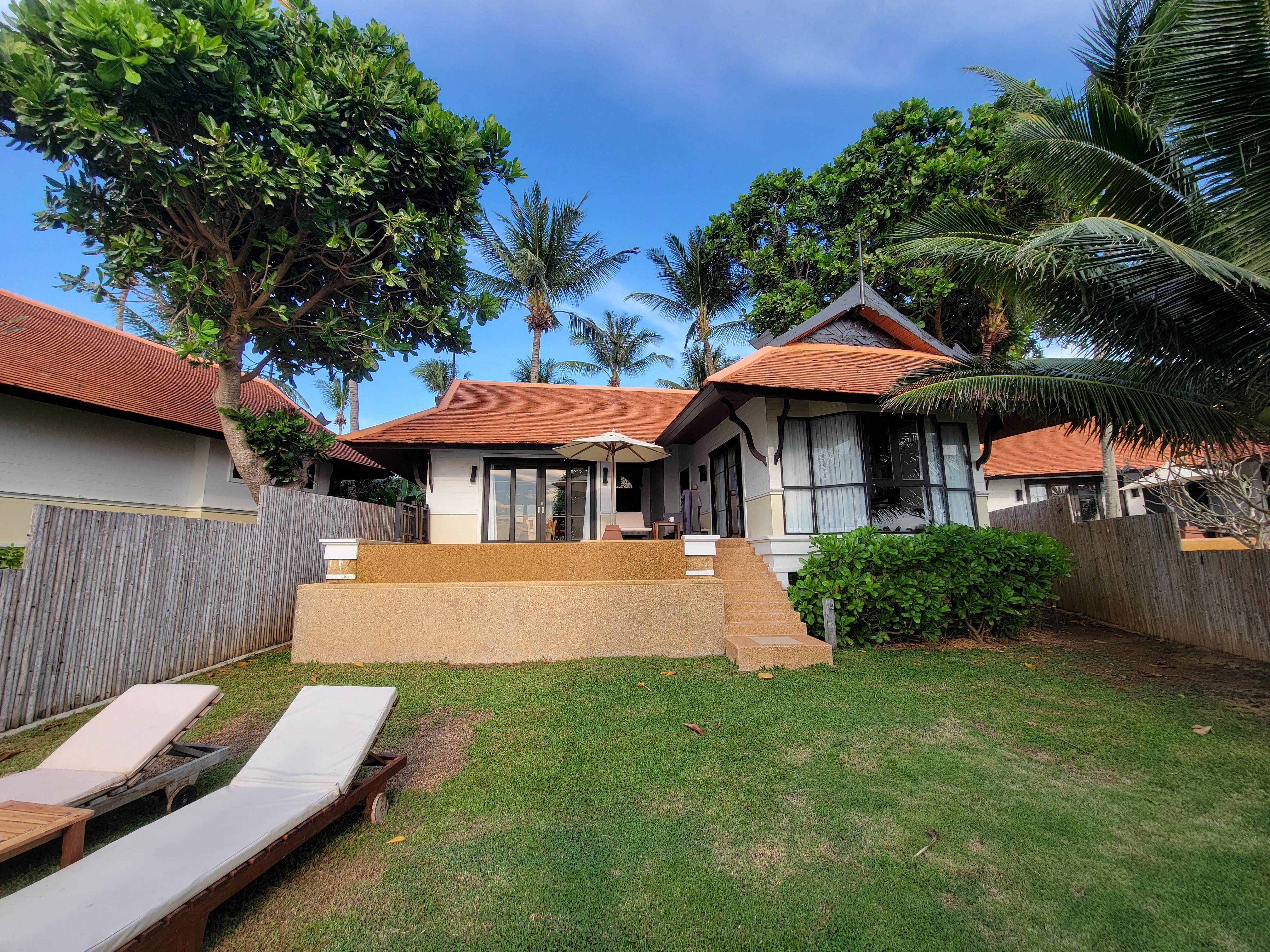 Beachfront villa facing away from the ocean