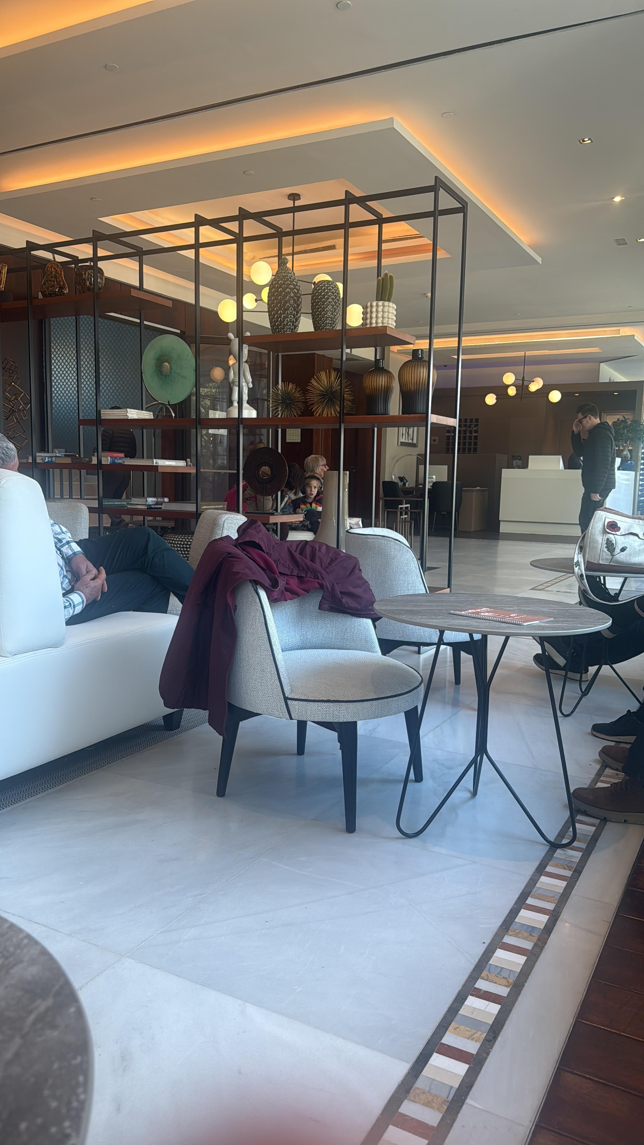 Lobby and bar 