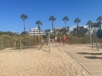 O edifício que se vê é o hotel