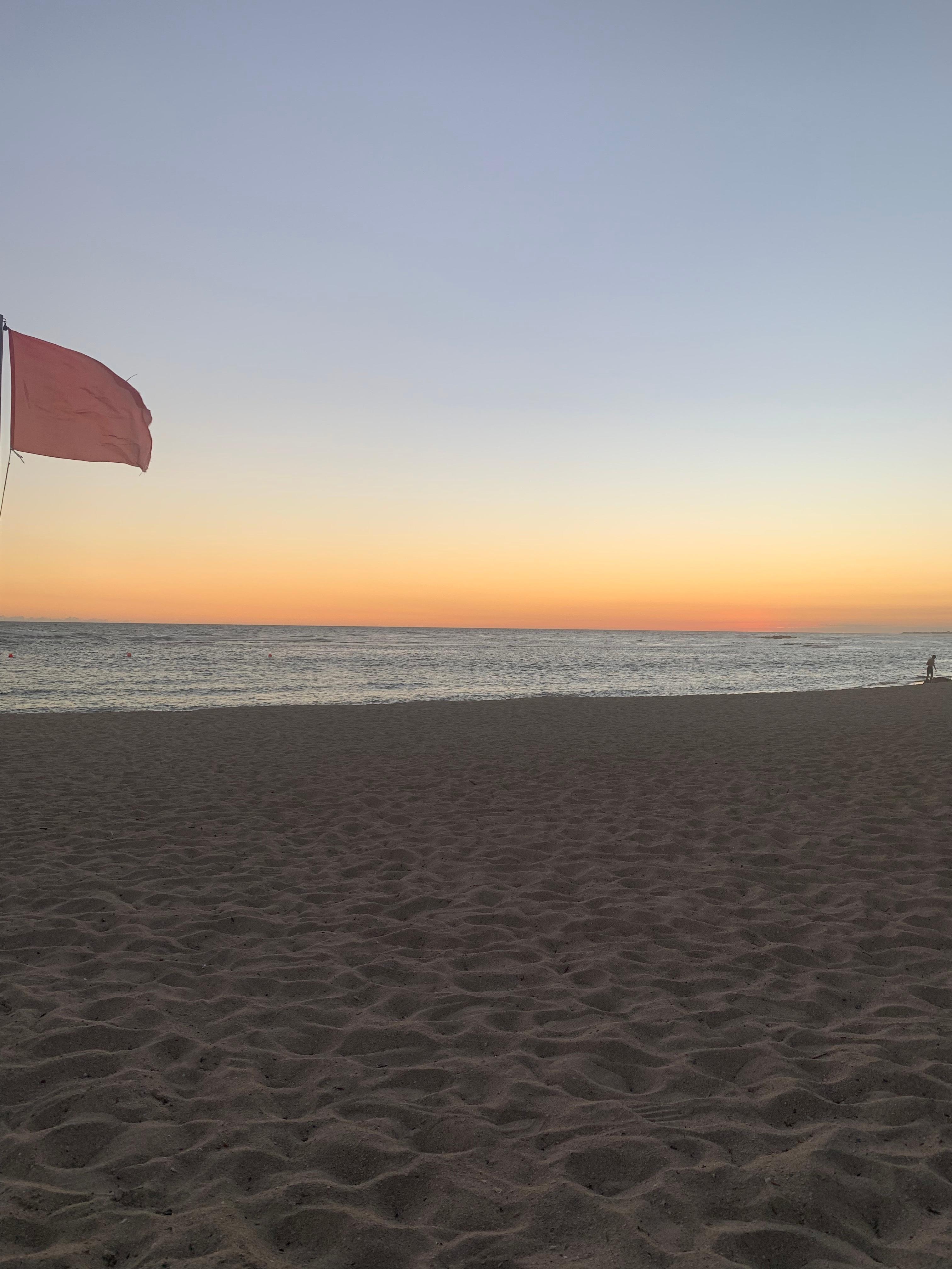 Quiet, relaxing, private beach with bar, restaurants, and the view!!!